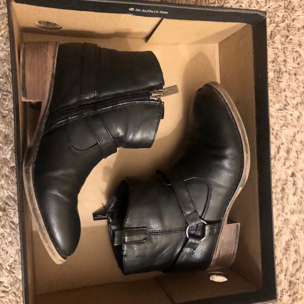 Kenneth Cole girls boots